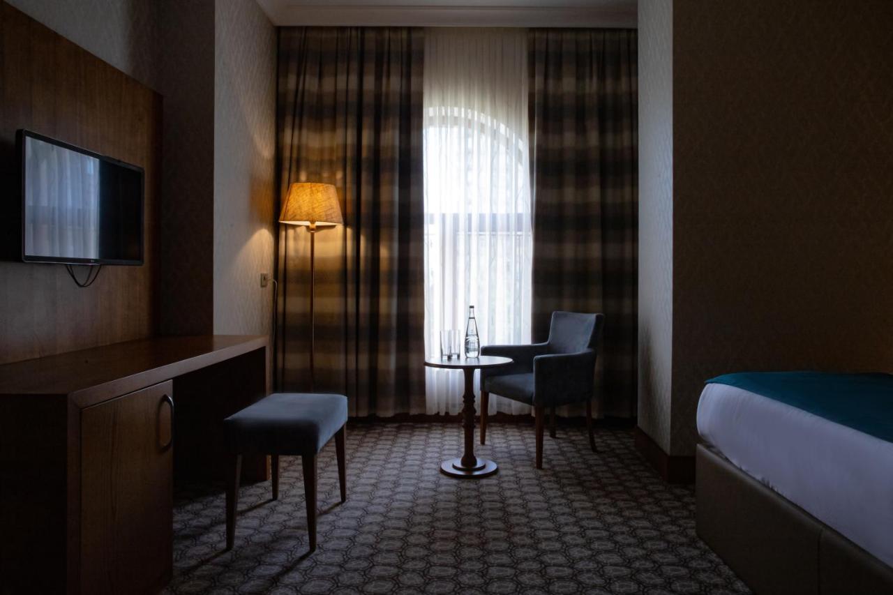 Madison Hotel Баку Экстерьер фото